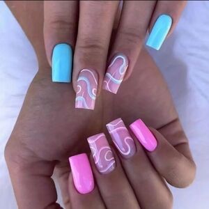 24 Pieces Fake press on nails